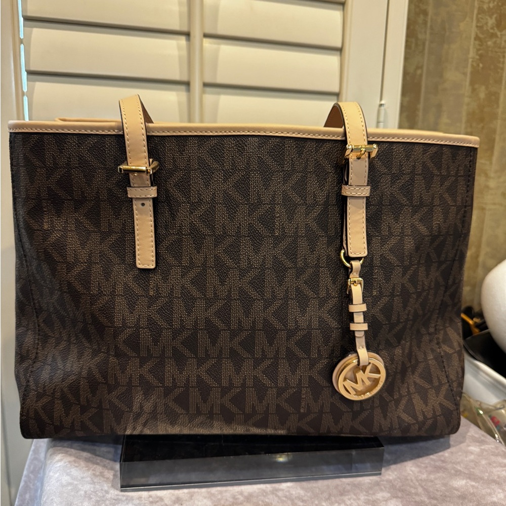 Michael Kors Brown and Tan Signature Tote NEW - Picture 3 of 15